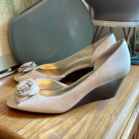 Etienne Aigner Shoes - 🍎 Etienne Aigner Paislyn D’Orsay leather wedge heels w leather flower toes